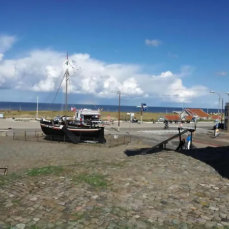 In Mit Grill Und Terrasse Katwijk aan Zee