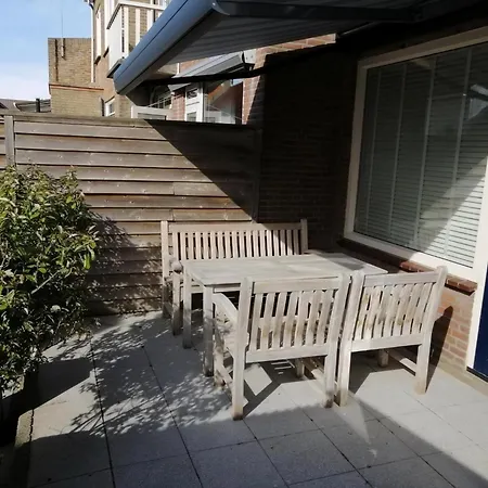 In Mit Grill Und Terrasse * Katwijk aan Zee
